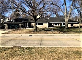 588 Ellyn Ave, Glen Ellyn, IL 60137