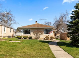 524 Adams St, Elgin, IL 60123