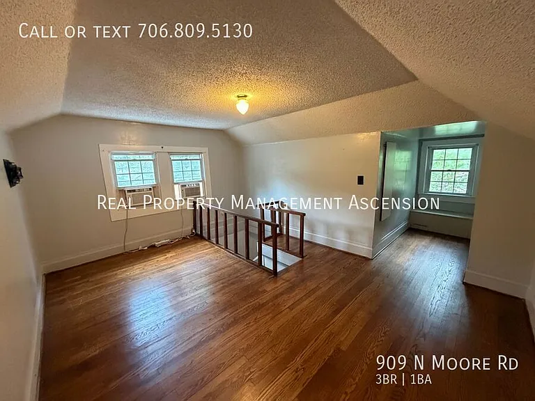 909 N Moore Rd — Photo 24
