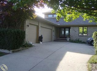 299 Park Island Rd, Lake Orion, MI 48362