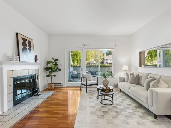 15 Marina Lakes Dr, Richmond, CA 94804