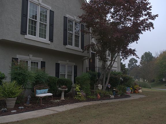 front sidewalk to frontdoor