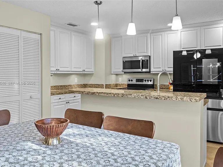 6885 NW 75th Pl — Photo 14