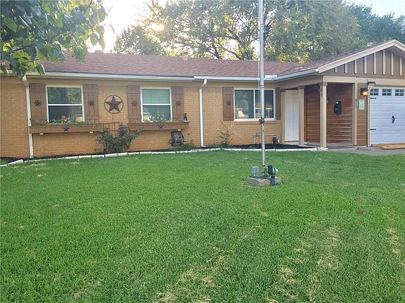 2nd image of 817 Jerry Ln