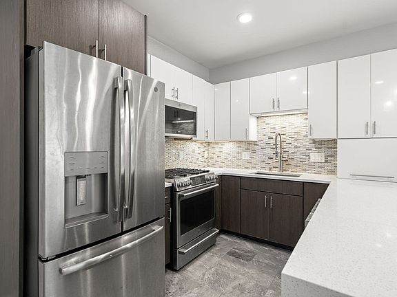 5th image of 2 Cliveden St Unit 201E