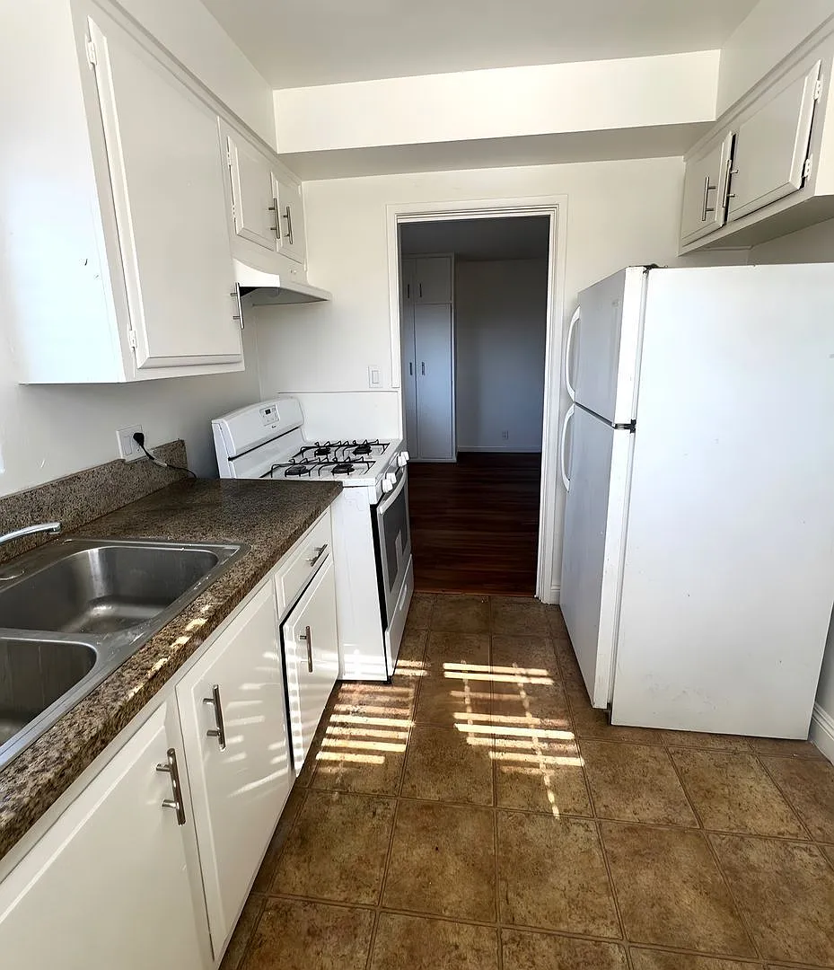 Studio, 1.0 bath, $1,695 — Photo 2