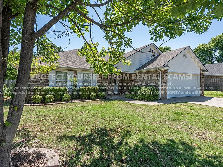 1674 N Hazeltine Dr — Photo 15