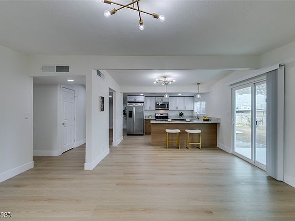 5th image of 5052 Newton Dr
