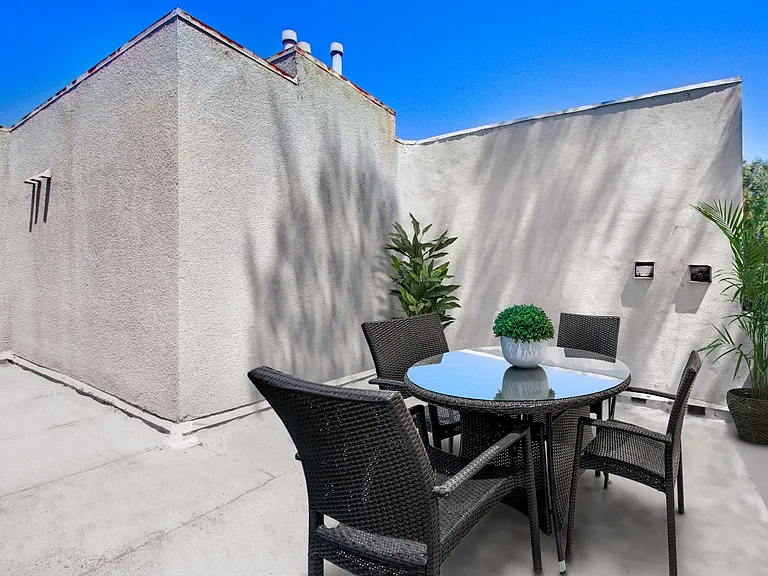 Franklin Place — Photo 20