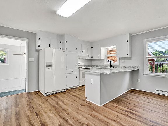5th image of 109 Hitt St