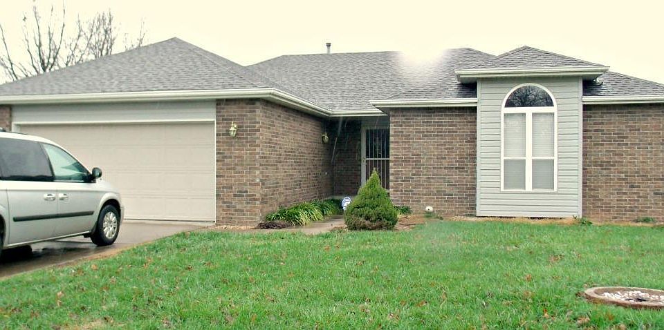 2nd image of 913 W Domino Ct