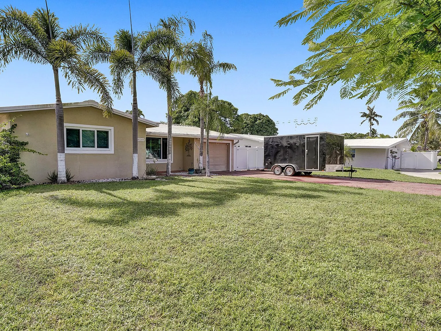 3 bed, 2198 sqft, $5,900 — Photo 2