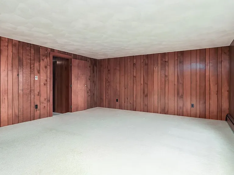 7 Howards Grv — Photo 21