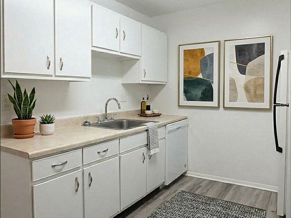 3rd image of 69 Hamilton St #1027