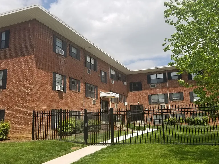 1215 N Quinn Street — Photo 21