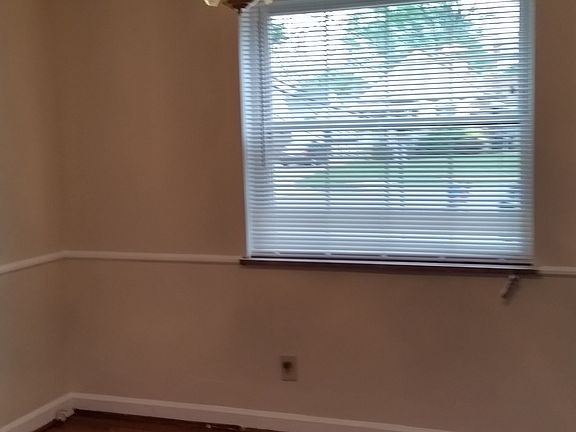 3rd image of 7058 Noble Ct