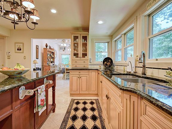 5th image of 4 Lecluse Ln