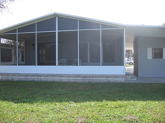 Screened in Back Porch