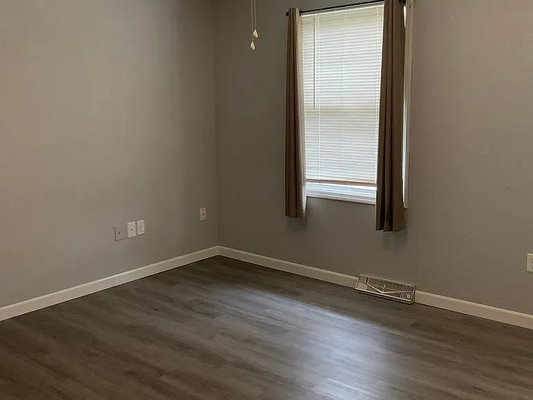 405B W Poos Dr — Photo 14