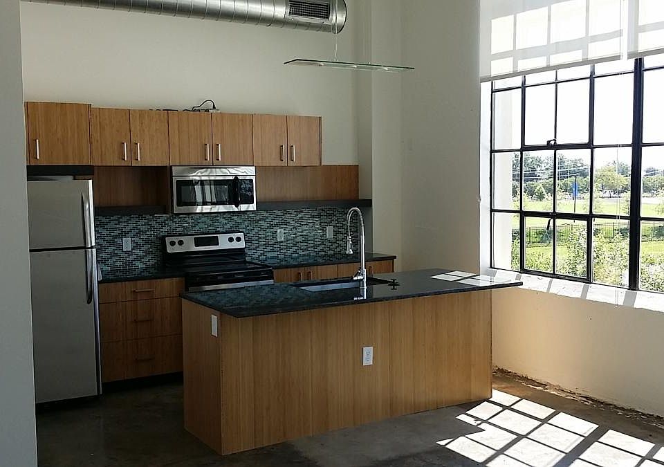 1st image of 900 Terminal Pl APT 224