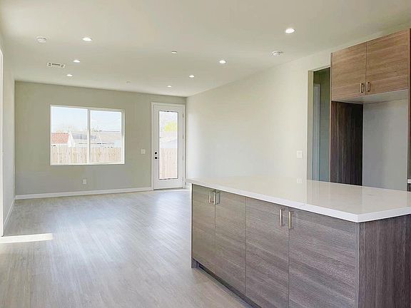 4th image of 1759 S Cabana Ave