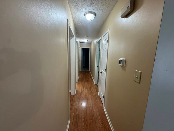 5th image of 402 N Lindberg St