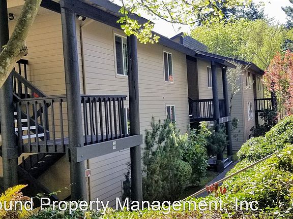 3rd image of 901 Hildebrand Ln NE #7544835