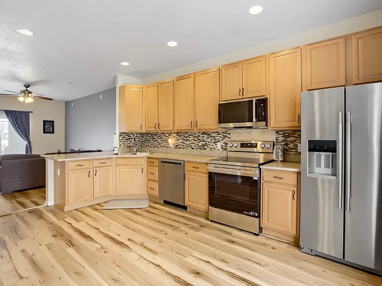 4667 E 98th Pl — Photo 3