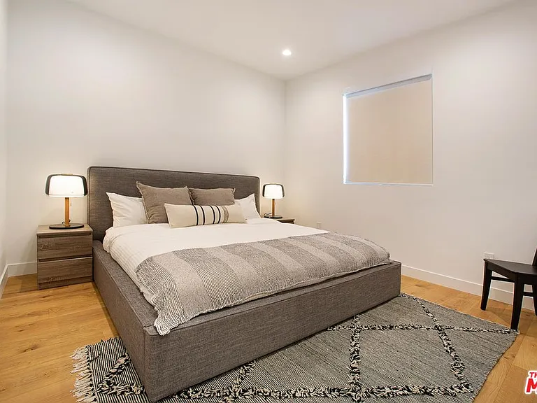 418 N Stanley Ave #420 — Photo 31
