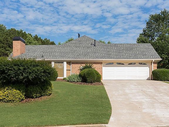 5th image of 900 Knoll Crest Ct