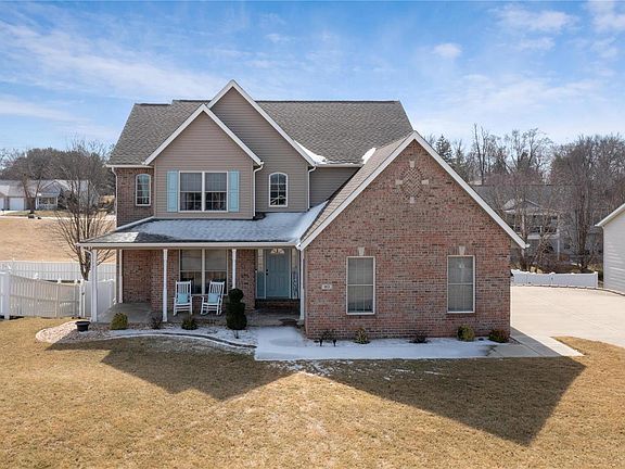 4th image of 10 Oakwood Ct