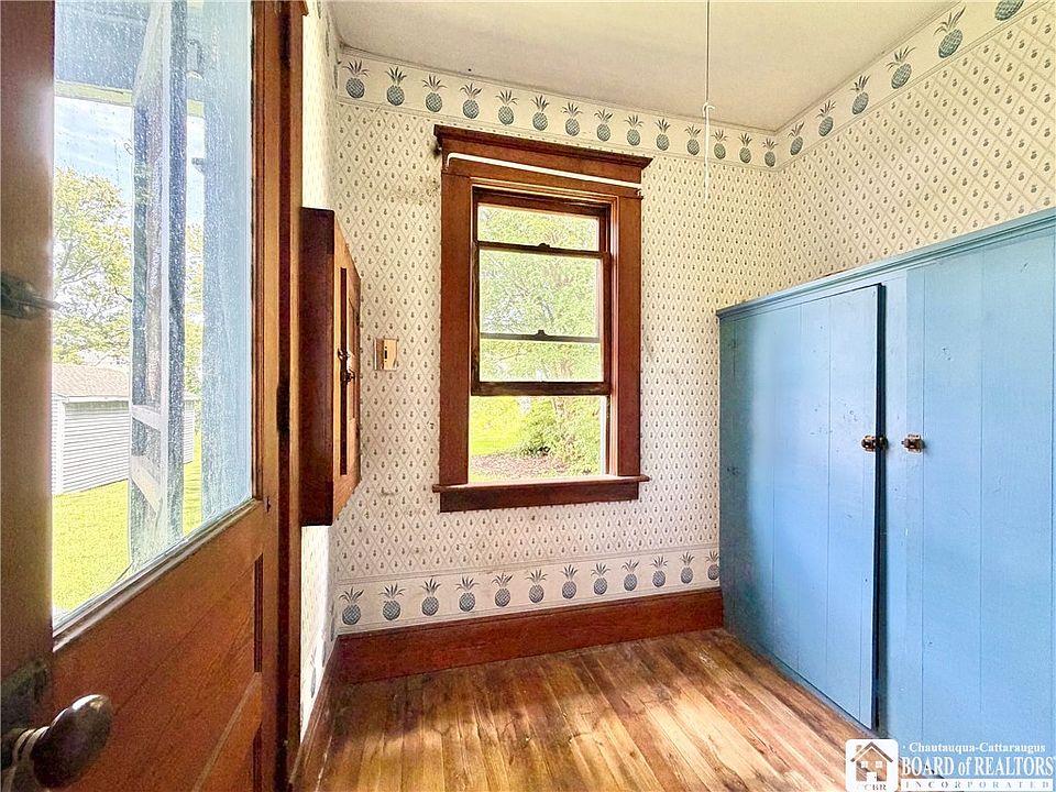 25th image of 762 Park Ave