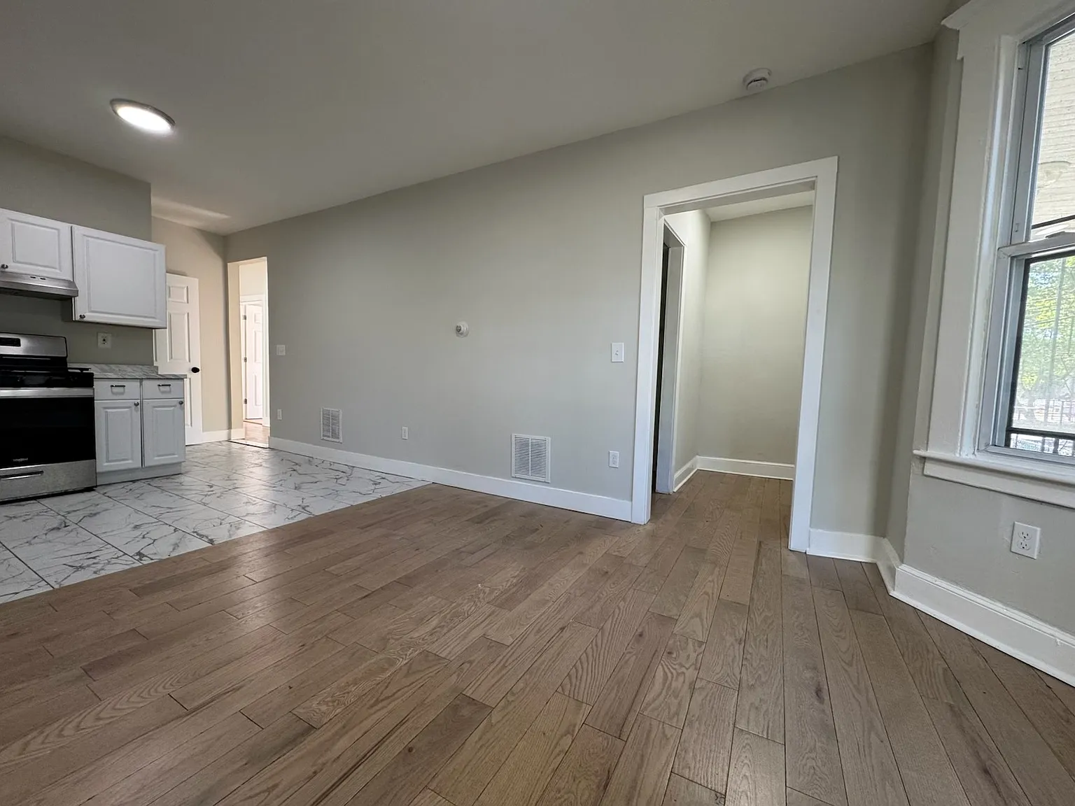 3 bed, 1200 sqft, $1,845 — Photo 3