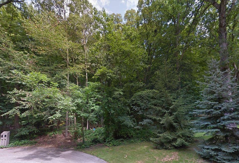 2nd image of 6909 Oak Brook St SE