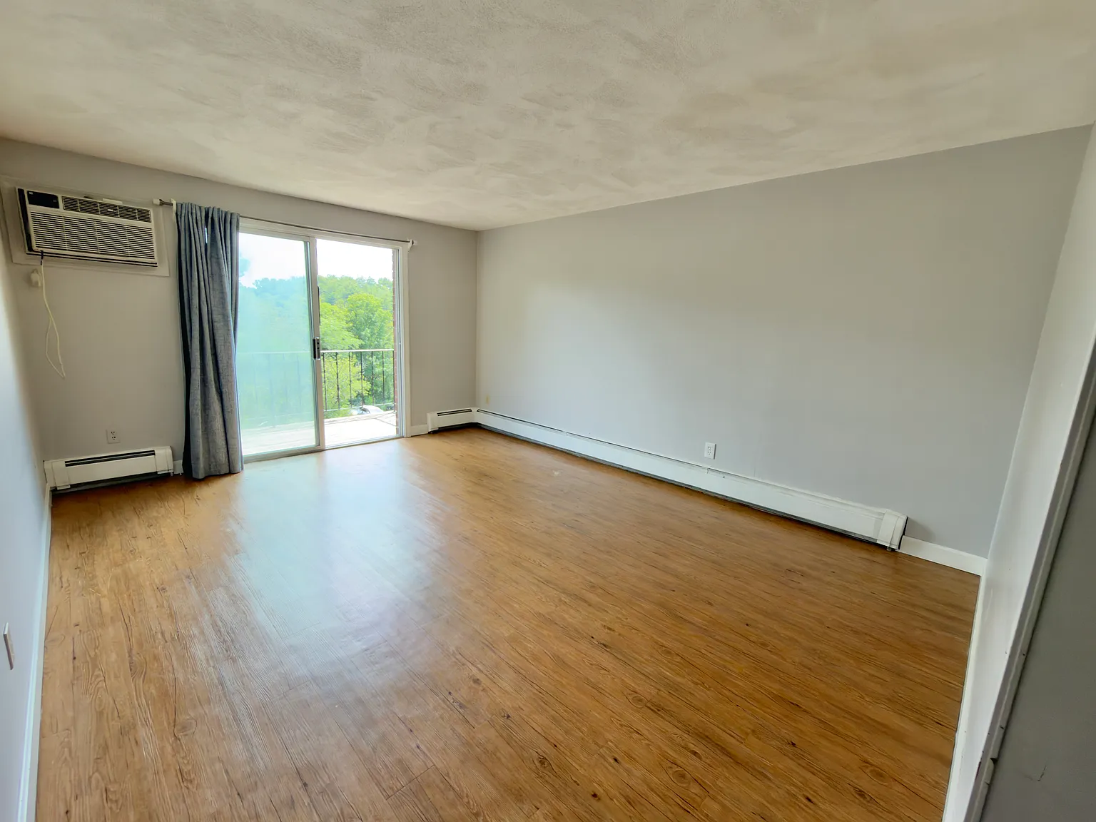 1 bed, 692 sqft, $1,850 — Photo 3