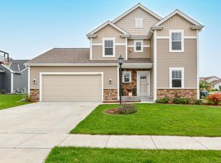 1298 Juniper Ln, Oconomowoc, WI 53066