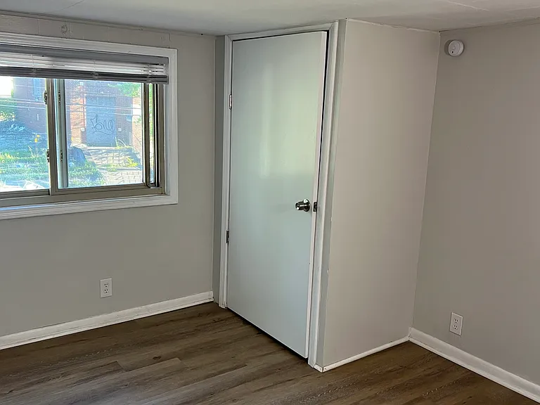 427 Ormsby Ave — Photo 7