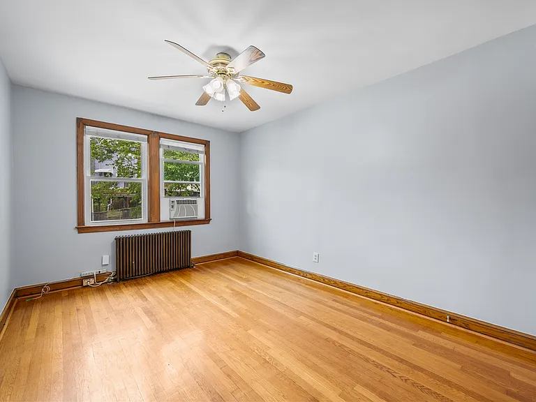55 Farragut Pl NW #1 — Photo 6