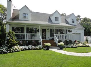 332 Lockwood Dr, Shirley, NY 11967