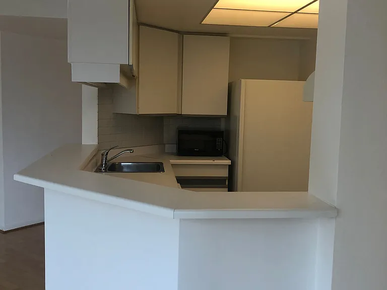 1001 Bay St #404 — Photo 4