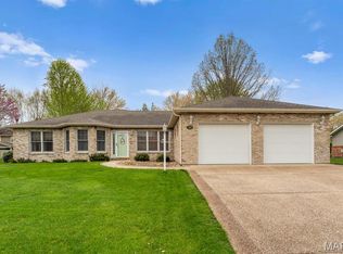 320 Lake Forest Dr, Belleville, IL 62220