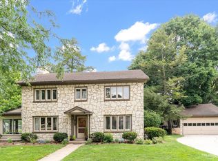 749 Oak Ave, Aurora, IL 60506