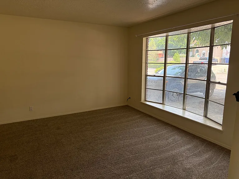 8201 Portales Ave NE — Photo 2
