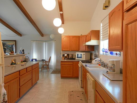 3rd image of 4810 NE Voyage Ave