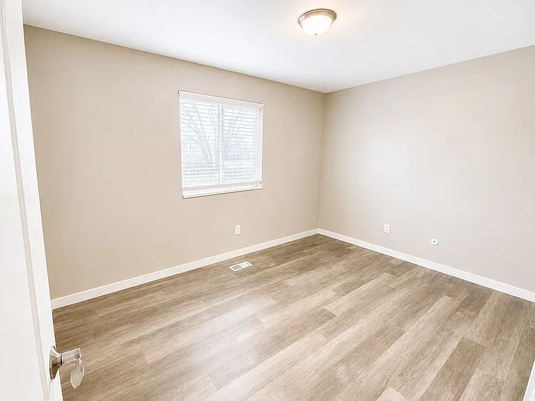 373 Lakewood Dr — Photo 10