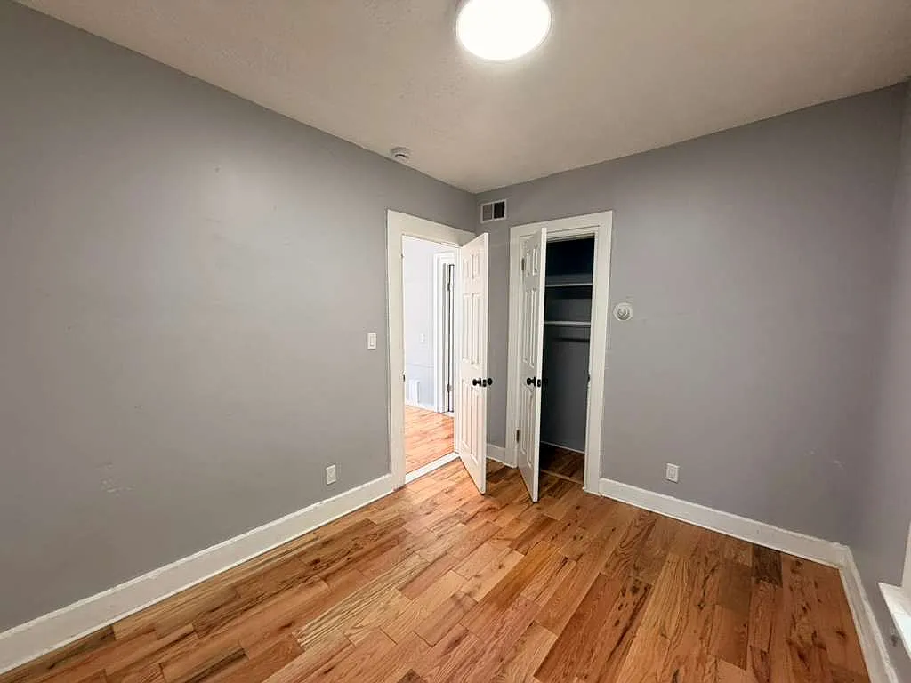 Photo 2 of 11 - 23 Hallock St #D1 - New Haven, CT Building Photo - 23 Hallock St #D1