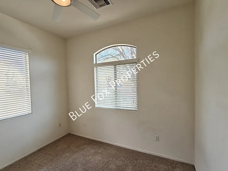 324 N Oak Tree Canyon Loop — Photo 24