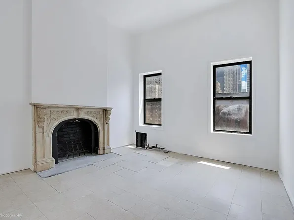 695 9th Ave APT 5N, New York, NY 10036