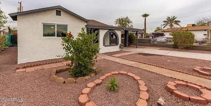3 bed, 1034 sqft, $2,000 — Photo 3