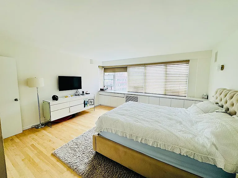 1175 York Ave #15LM — Photo 3